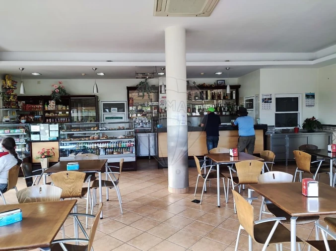 Prédio para Arrendamento em Junqueira Foto 9