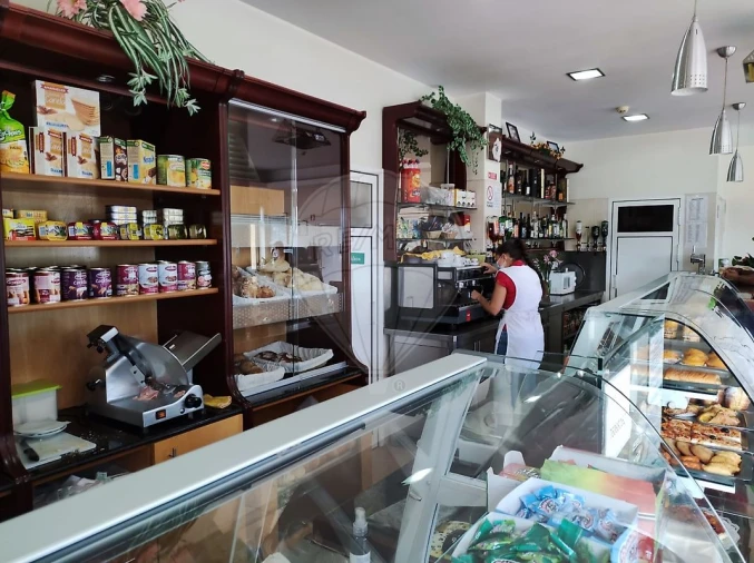 Prédio para Arrendamento em Junqueira Foto 8