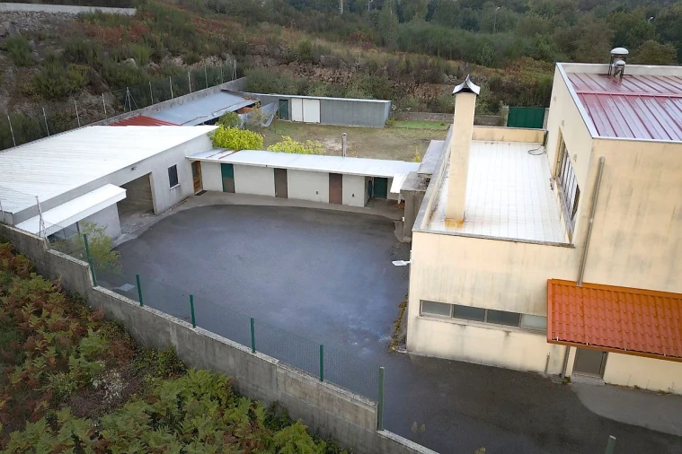 Prédio para Arrendamento em Junqueira Foto 44