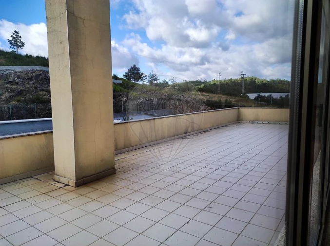 Prédio para Arrendamento em Junqueira Foto 26