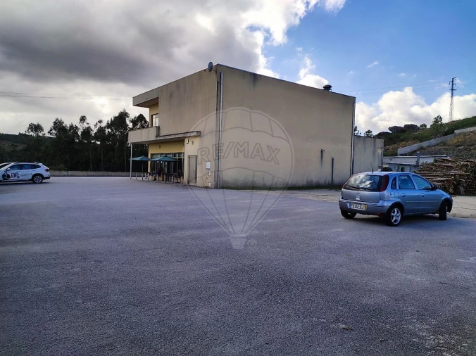 Prédio para Arrendamento em Junqueira Foto 38