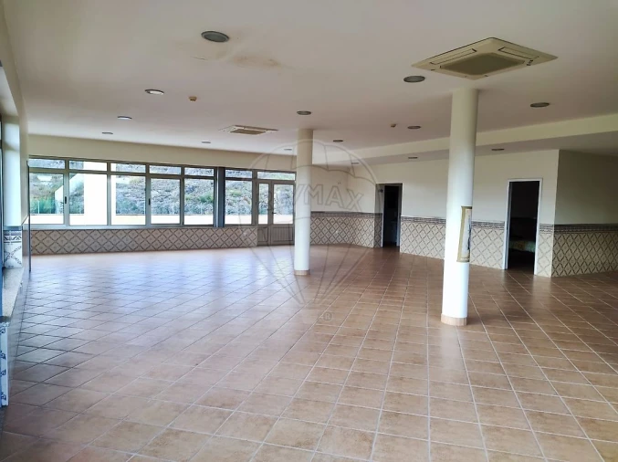 Prédio para Arrendamento em Junqueira Foto 13