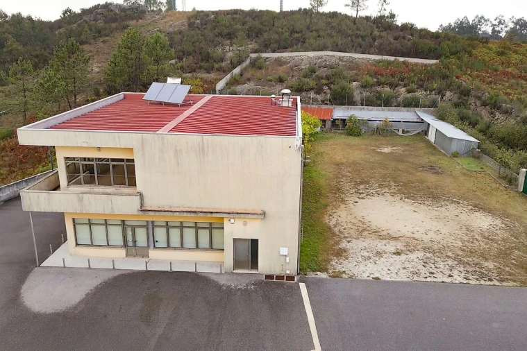 Prédio para Arrendamento em Junqueira Foto 4