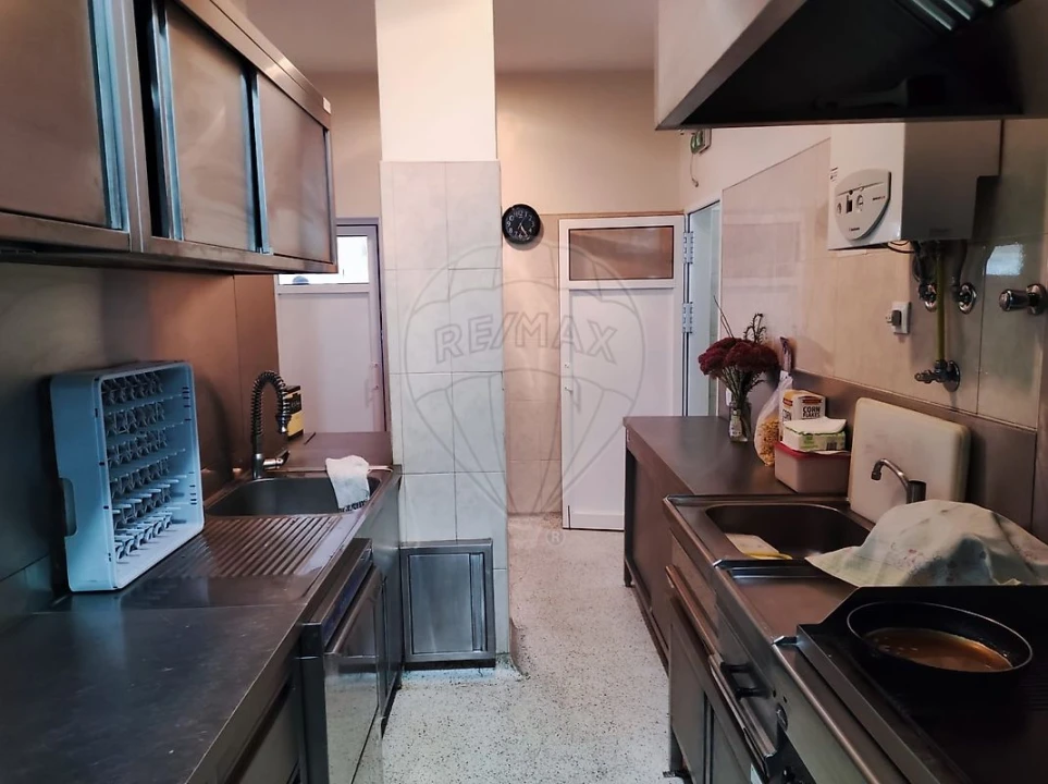 Prédio para Arrendamento em Junqueira Foto 16