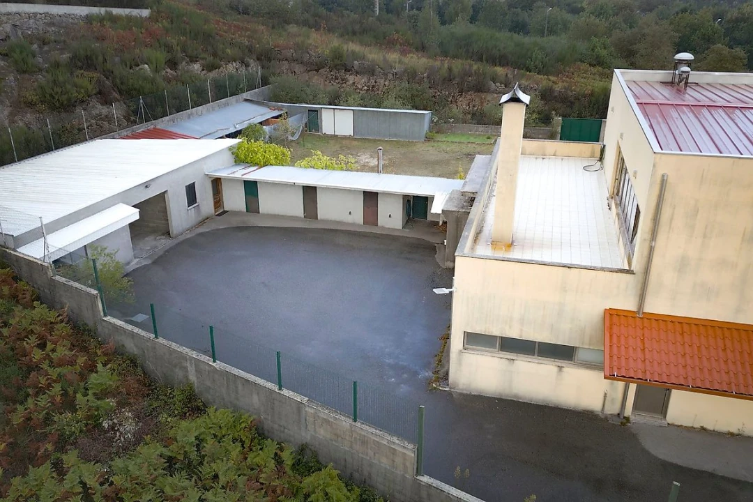 Prédio para Arrendamento em Junqueira Foto 44