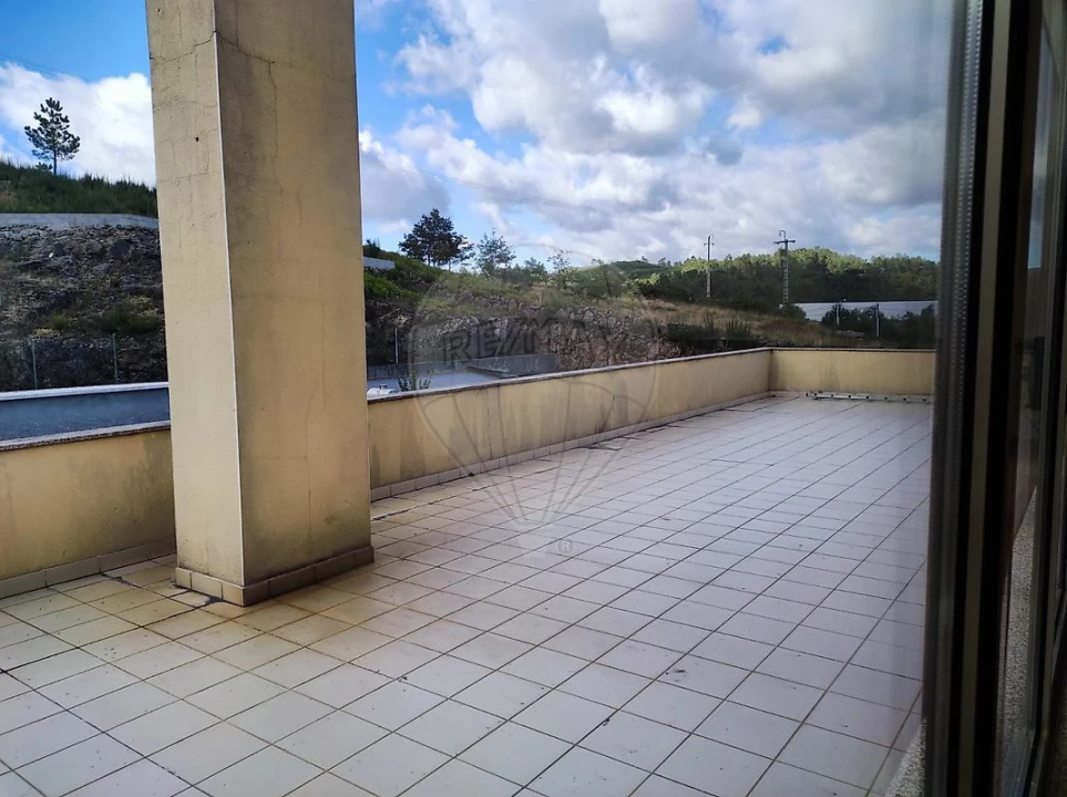 Prédio para Arrendamento em Junqueira Foto 26