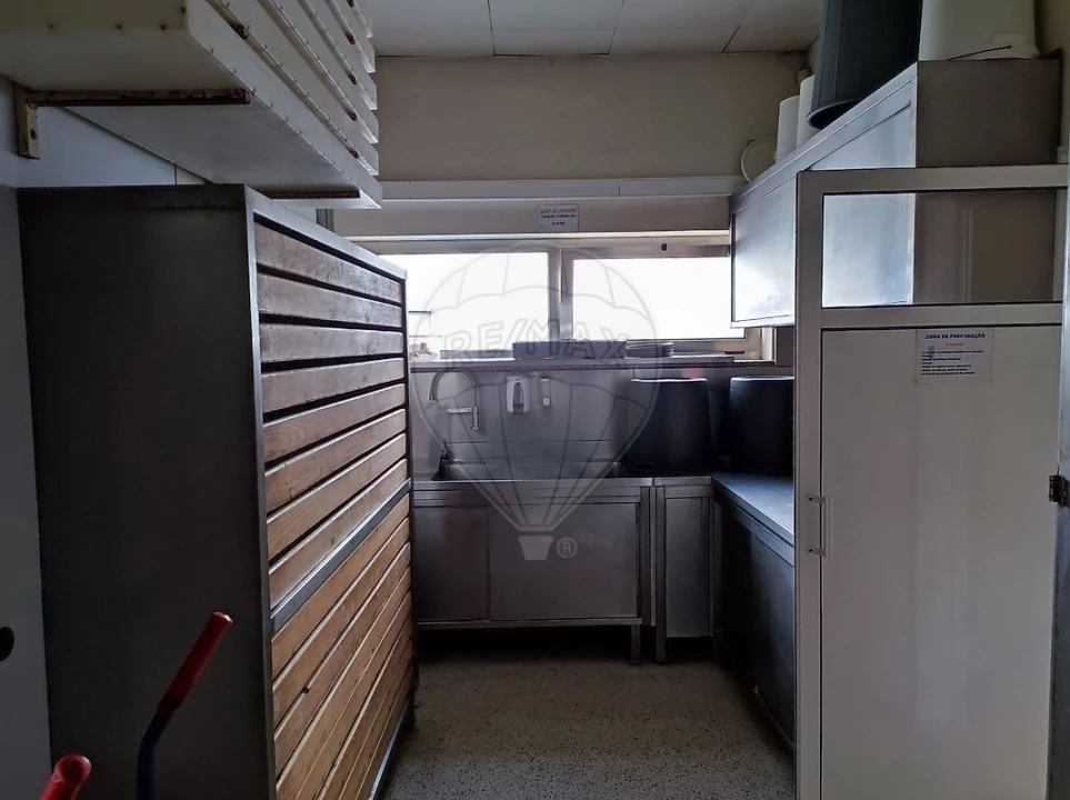 Prédio para Arrendamento em Junqueira Foto 19