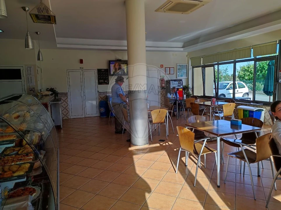 Prédio para Arrendamento em Junqueira Foto 7