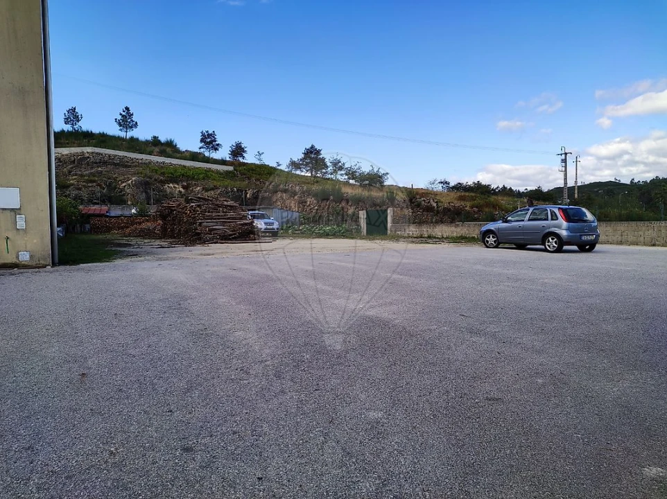 Prédio para Arrendamento em Junqueira Foto 37