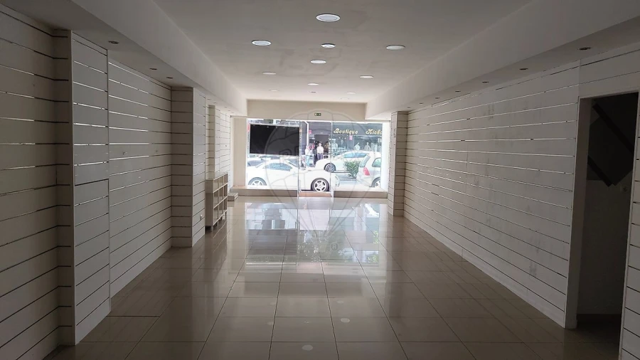 Loja para Arrendamento em Vila Chã, Codal e Vila Cova de Perrinho Foto 3