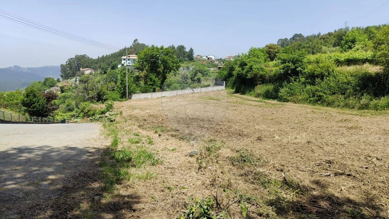 Terreno para Venda em São Pedro de Castelões Foto 1