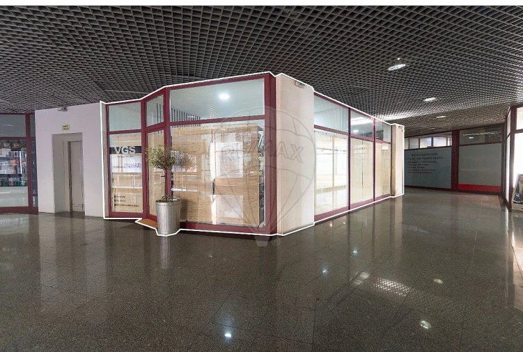 Loja para Venda em O. Azeméis, Riba-Ul, Ul, Macinhata Seixa, Madail Foto 1