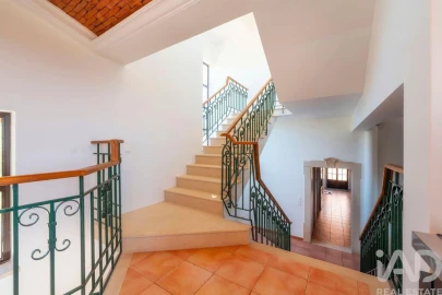 Moradia T4 para Venda em Santa Barbara de Nexe