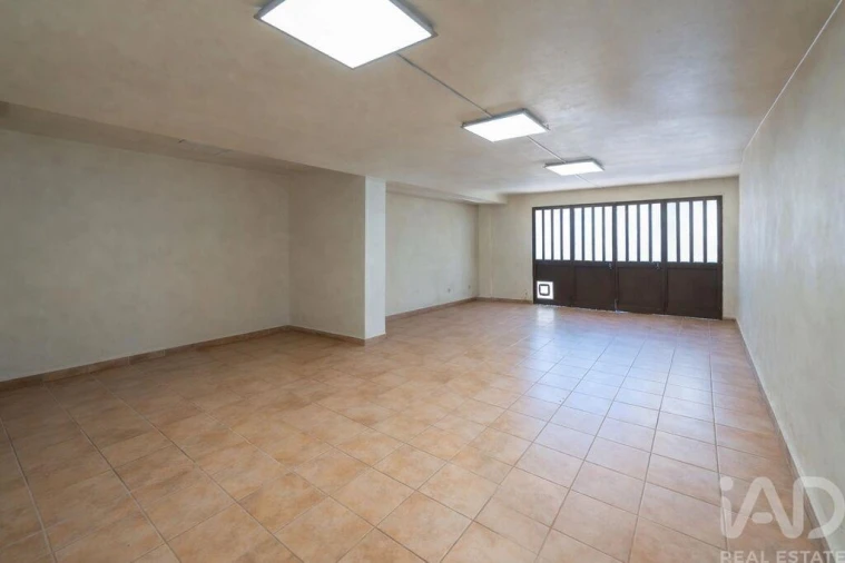 Moradia T4 para Venda em Santa Barbara de Nexe Foto 26