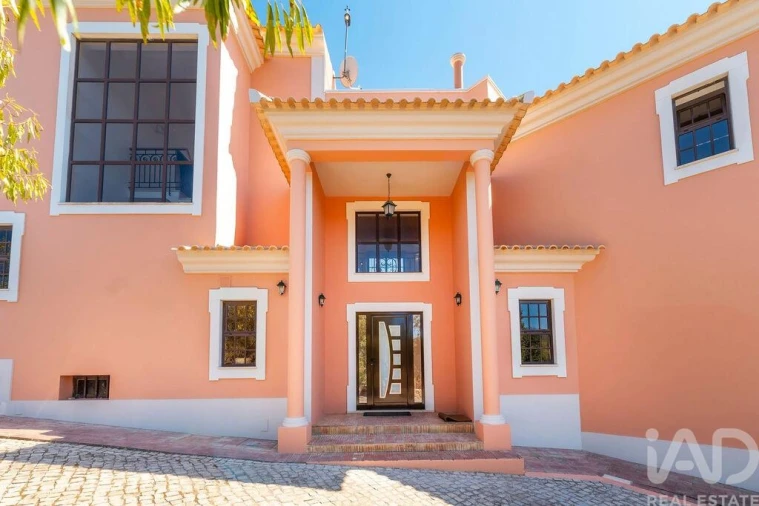Moradia T4 para Venda em Santa Barbara de Nexe Foto 11