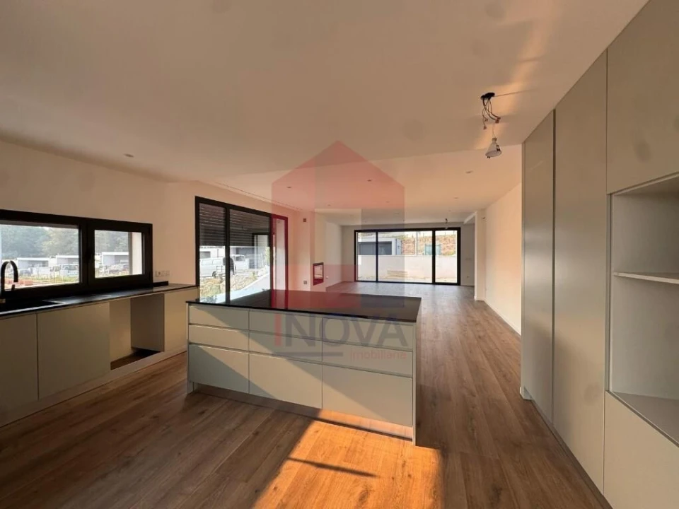 Moradia T3 para Venda em Coucieiro Foto 11