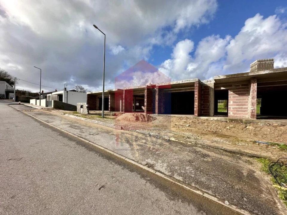 Moradia T3 para Venda em Coucieiro Foto 16