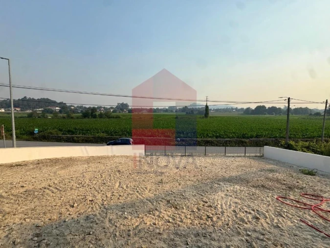 Moradia T3 para Venda em Coucieiro Foto 32