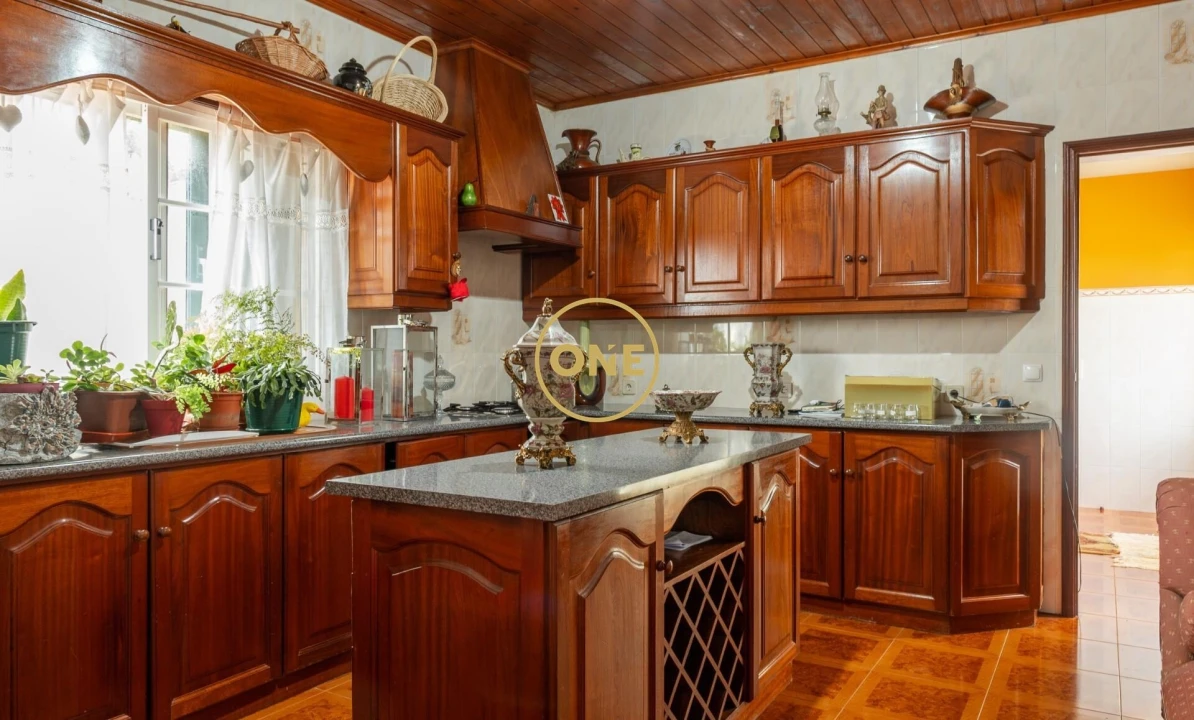 Moradia T4 para Venda em Capelas Foto 12