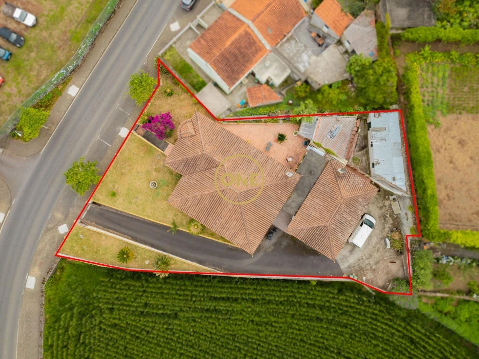 Moradia T4 para Venda em Capelas Foto 3