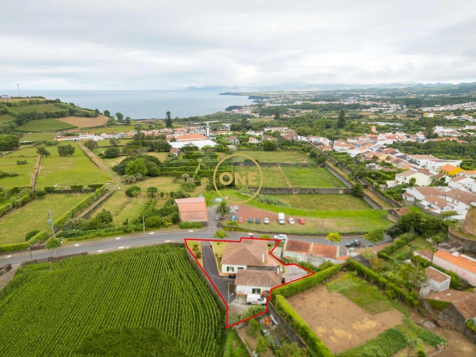 Moradia T4 para Venda em Capelas Foto 17