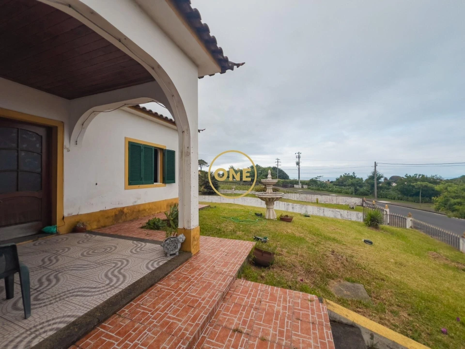 Moradia T4 para Venda em Capelas Foto 5