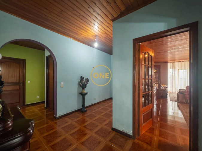 Moradia T4 para Venda em Capelas Foto 9