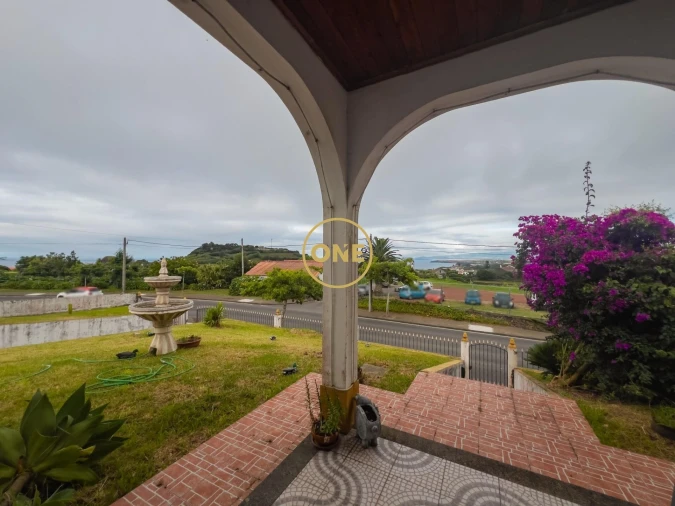 Moradia T4 para Venda em Capelas Foto 6