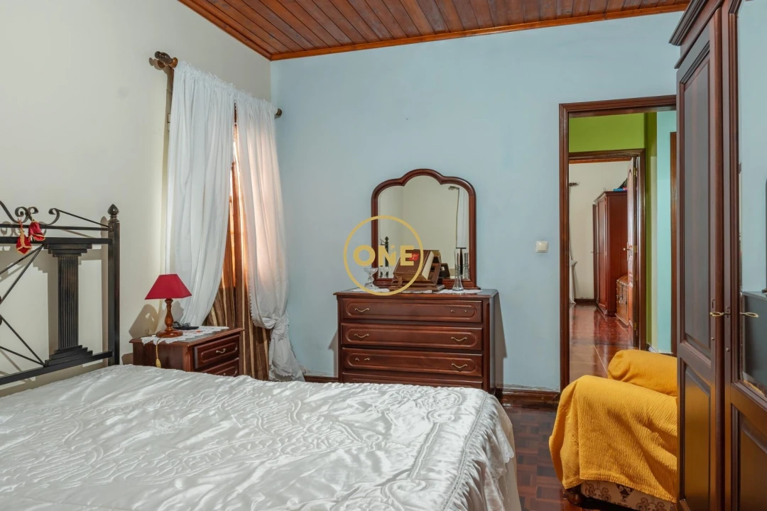 Moradia T4 para Venda em Capelas Foto 15