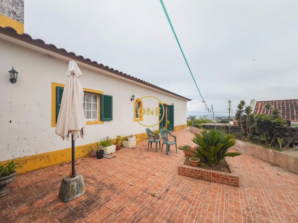 Moradia T4 para Venda em Capelas Foto 7