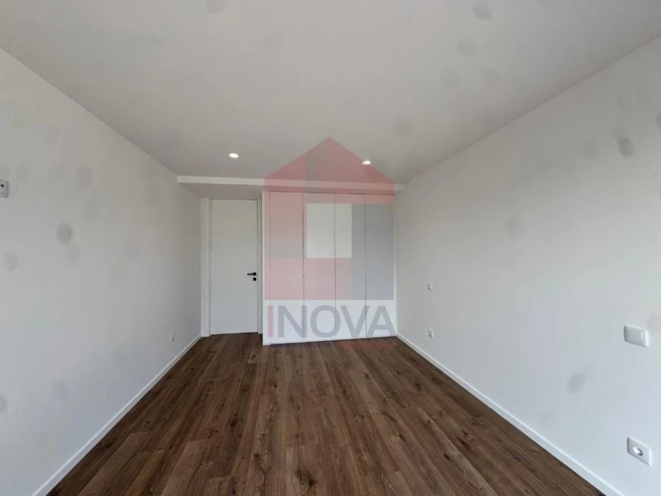 Moradia T3 para Venda em Coucieiro Foto 21