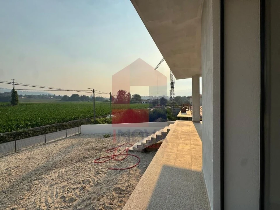 Moradia T3 para Venda em Coucieiro Foto 24