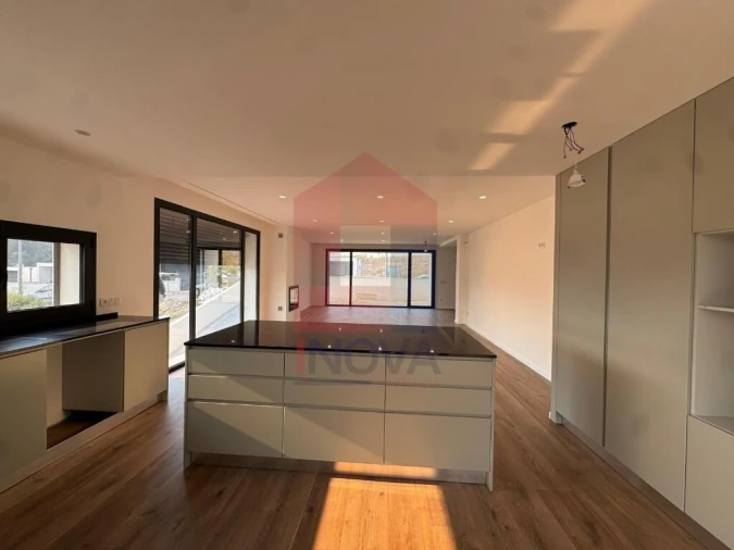 Moradia T3 para Venda em Coucieiro Foto 16