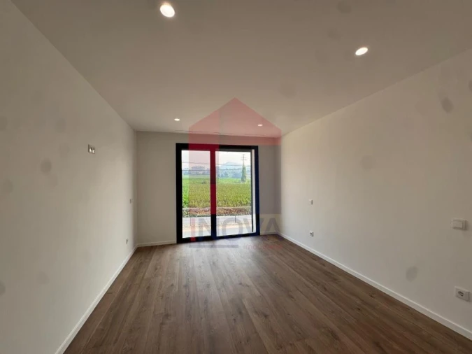 Moradia T3 para Venda em Coucieiro Foto 22