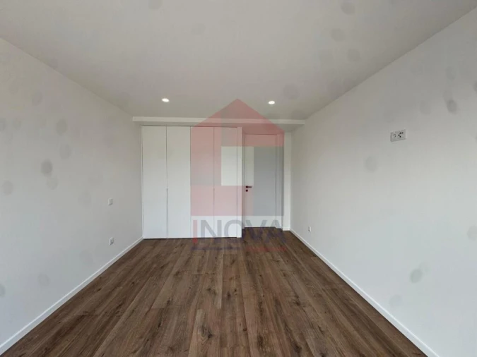 Moradia T3 para Venda em Coucieiro Foto 23