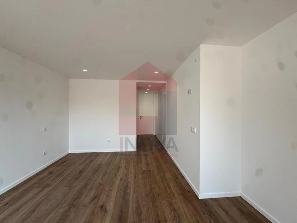 Moradia T3 para Venda em Coucieiro Foto 28