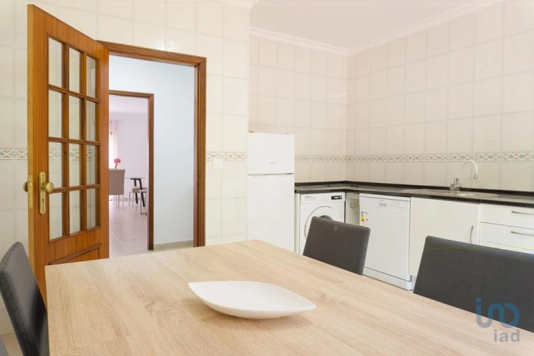 Apartamento T2 para Venda em Nazare Foto 4
