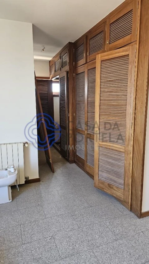 Apartamento T5 para Venda em Santa Marinha e São Pedro da Afurada