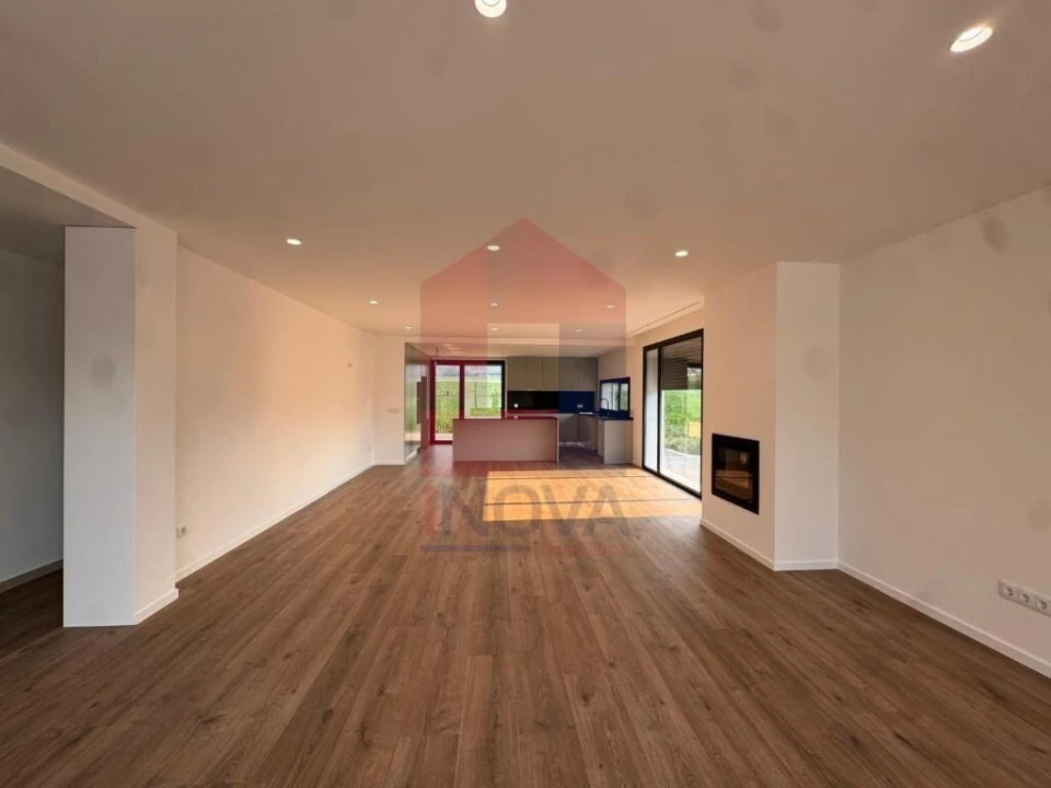 Moradia T3 para Venda em Coucieiro Foto 17