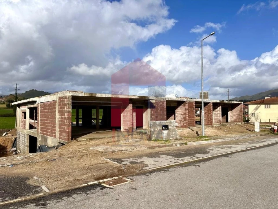 Moradia T3 para Venda em Coucieiro Foto 2