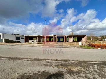 Moradia T3 para Venda em Coucieiro