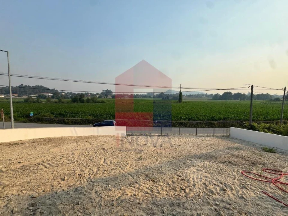 Moradia T3 para Venda em Coucieiro Foto 32