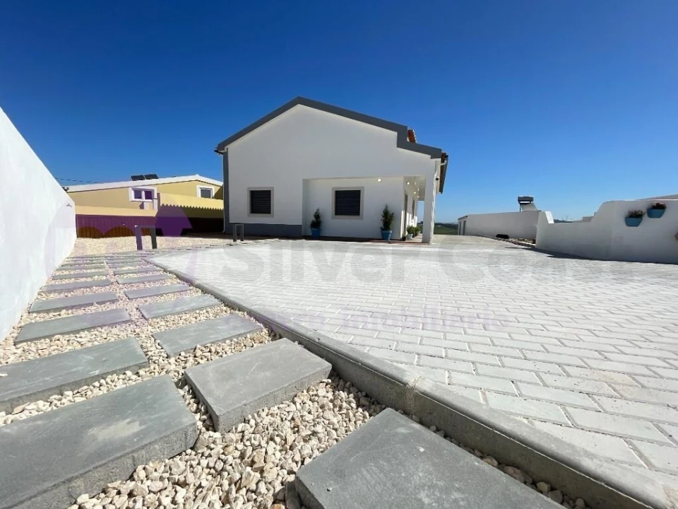 Moradia T2 para Venda em Peral Foto 7