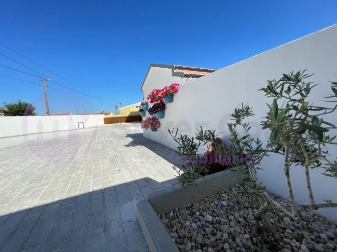 Moradia T2 para Venda em Peral Foto 4