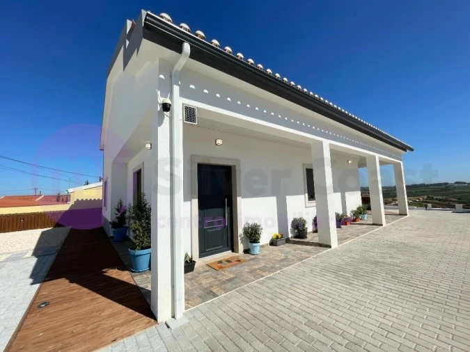 Moradia T2 para Venda em Peral Foto 8