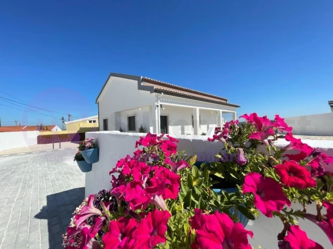 Moradia T2 para Venda em Peral Foto 2