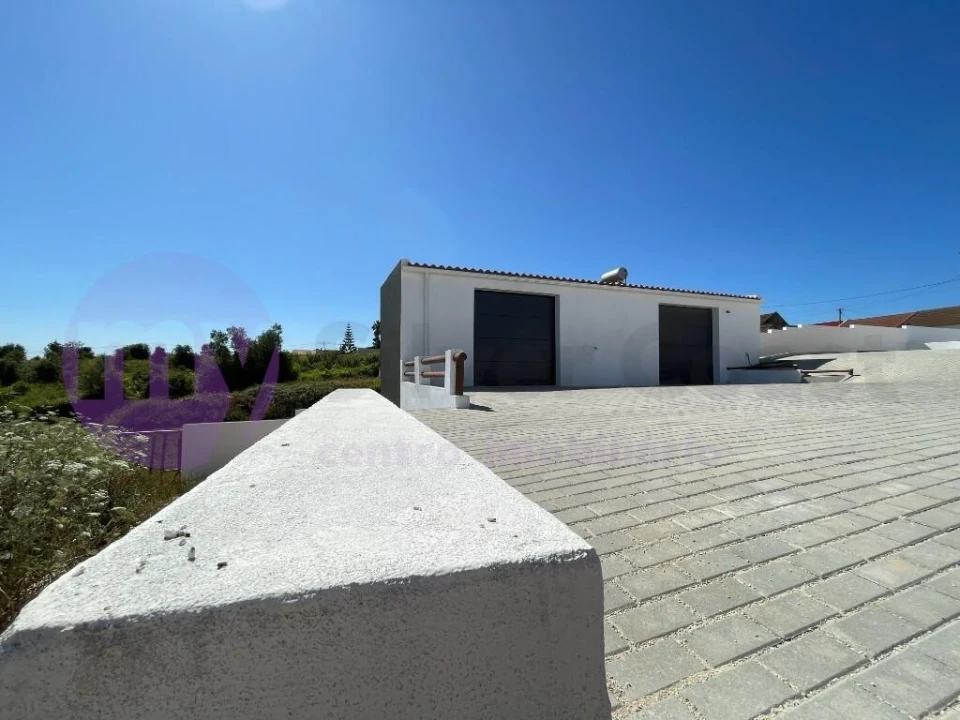 Moradia T2 para Venda em Peral Foto 40