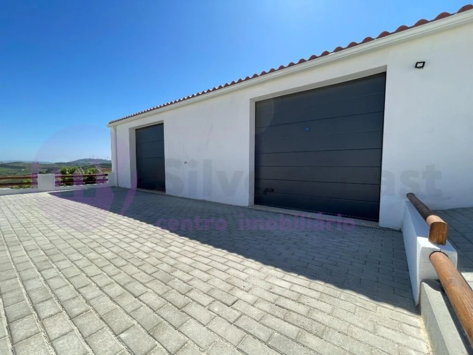 Moradia T2 para Venda em Peral Foto 39