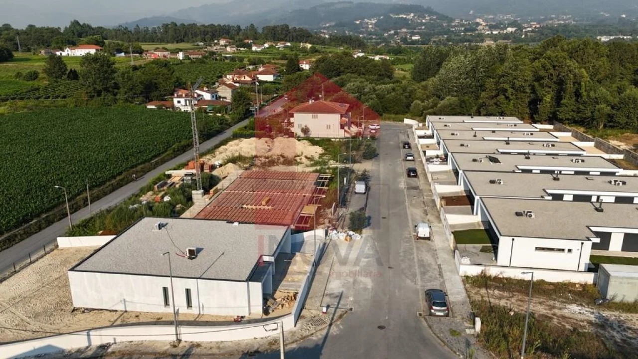 Moradia T3 para Venda em Coucieiro Foto 45