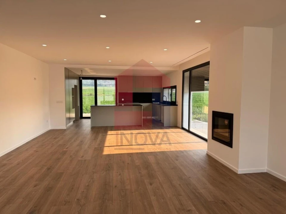 Moradia T3 para Venda em Coucieiro Foto 6